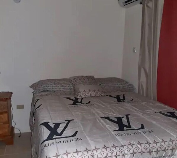 2 chambres, fer et planche à repasser, Wi-Fi gratuit, draps fournis