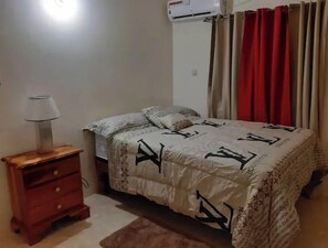 2 slaapkamers, een strijkplank/strijkijzer, gratis wifi, beddengoed