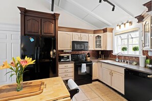 Fridge, microwave, oven, stovetop - Luxury Waterfront ICW Property w/ Pier, Bike to Beach, Spacious, Kayaks & Bikes! (Oak Island)