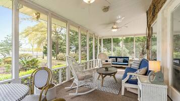 Smart TV, fireplace, ping pong, books