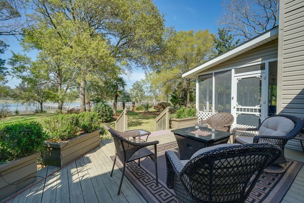 Terrace/patio - Luxury Waterfront ICW Property w/ Pier, Bike to Beach, Spacious, Kayaks & Bikes! (Oak Island)