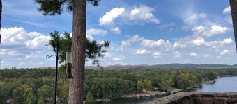 "Honey's Condo" Stunning Lake Catherine Views with 2 Masters