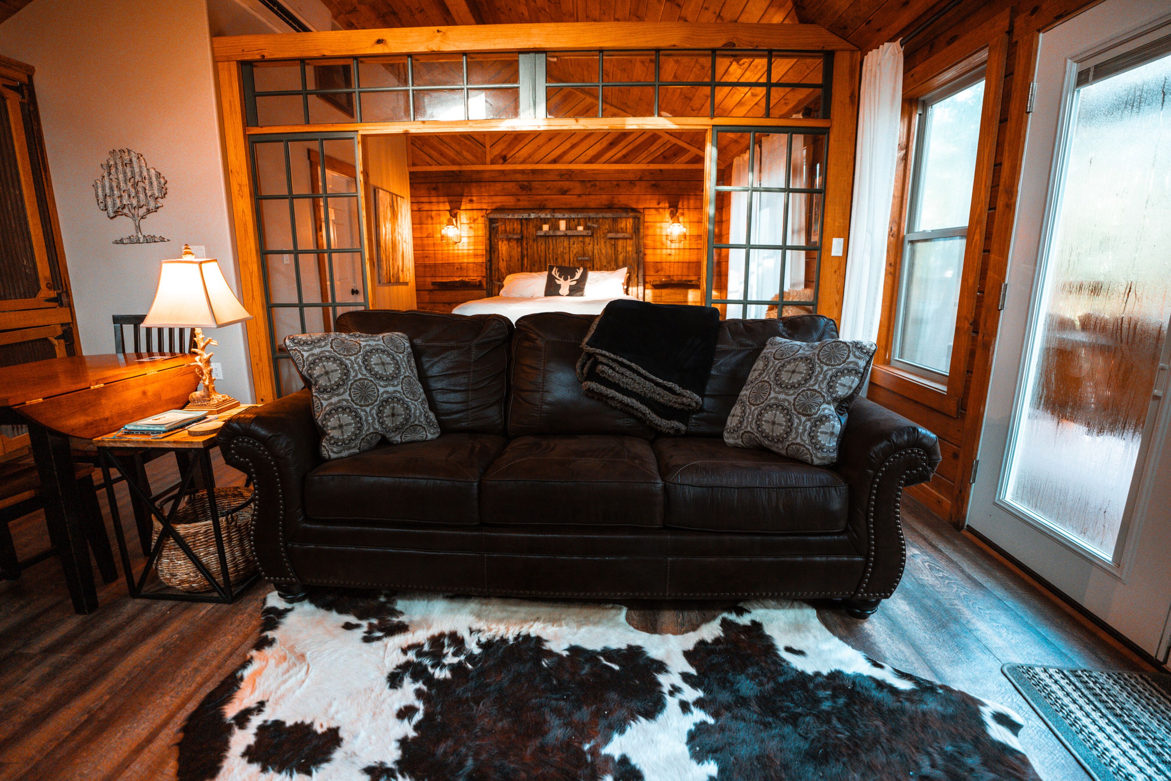 Classic Tree House, Hot Tub, Mountain View | Living area