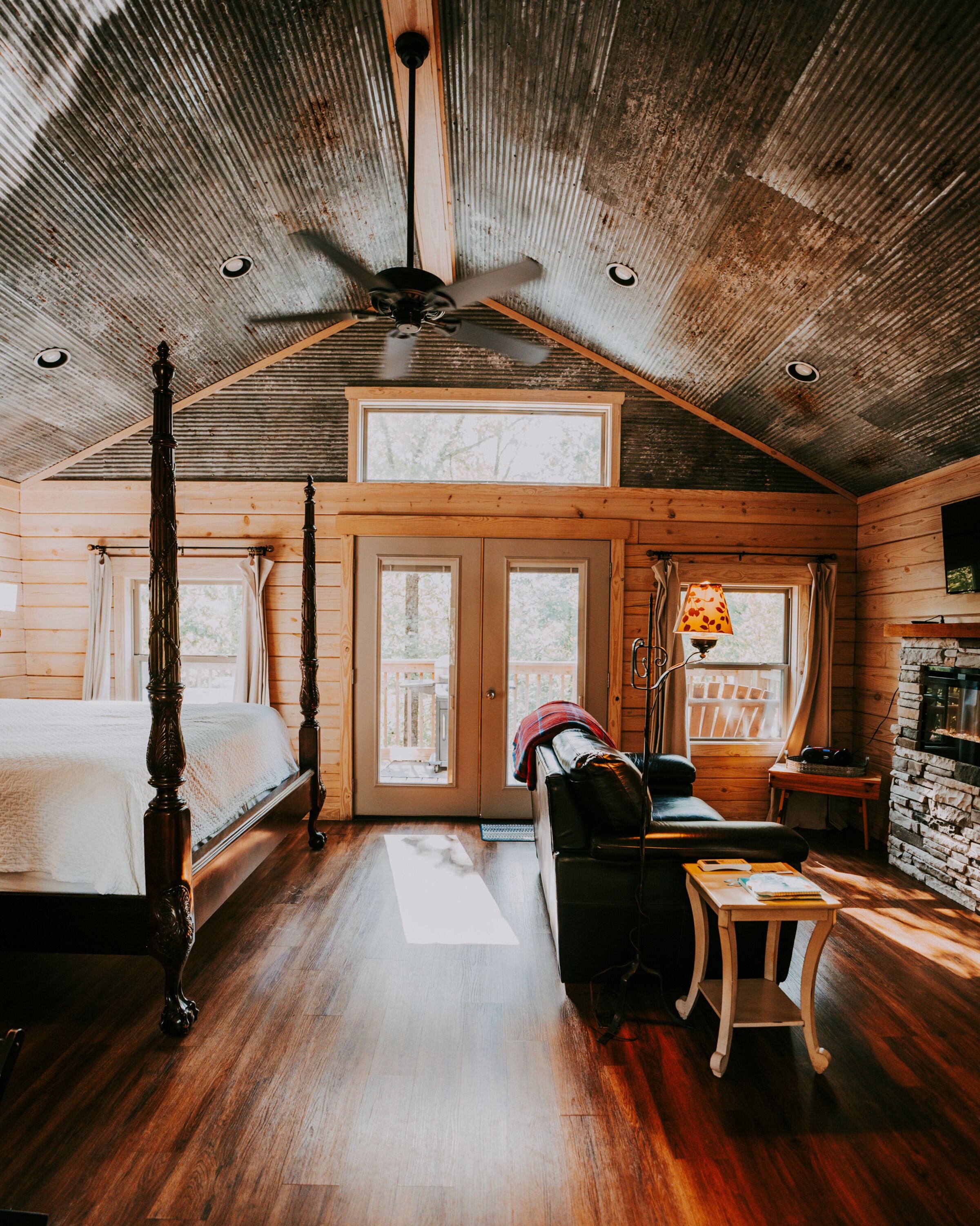 Exclusive Tree House, Hot Tub, Mountain View | Living area