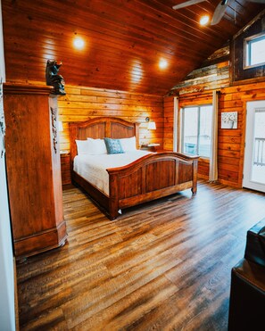 Casa na árvore luxo, banheira de imersão, vista para a montanha | Roupas de cama premium, individualmente decorados