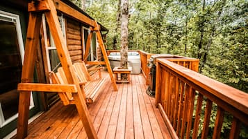 Classic Tree House, Hot Tub, Mountain View | Terrace/patio