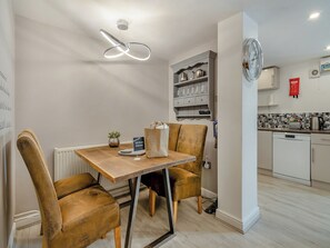 Dining - 2 bedroom accommodation in Whitby (Whitby)