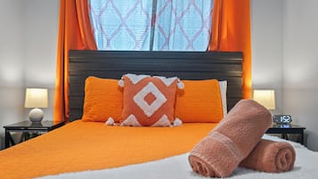 3 slaapkamers, een bureau, een strijkplank/strijkijzer, reisbedje