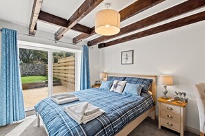 2 bedrooms, desk, iron/ironing board, free WiFi - Horseshoe Cottage @ Arrowan Common Farm (Coverack)
