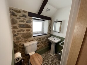 Badekar, hårføner og håndklær