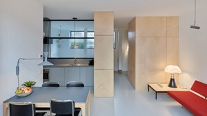 Kaffetrakter/tekoker, kjøleskap, mikrobølgeovn og ovn