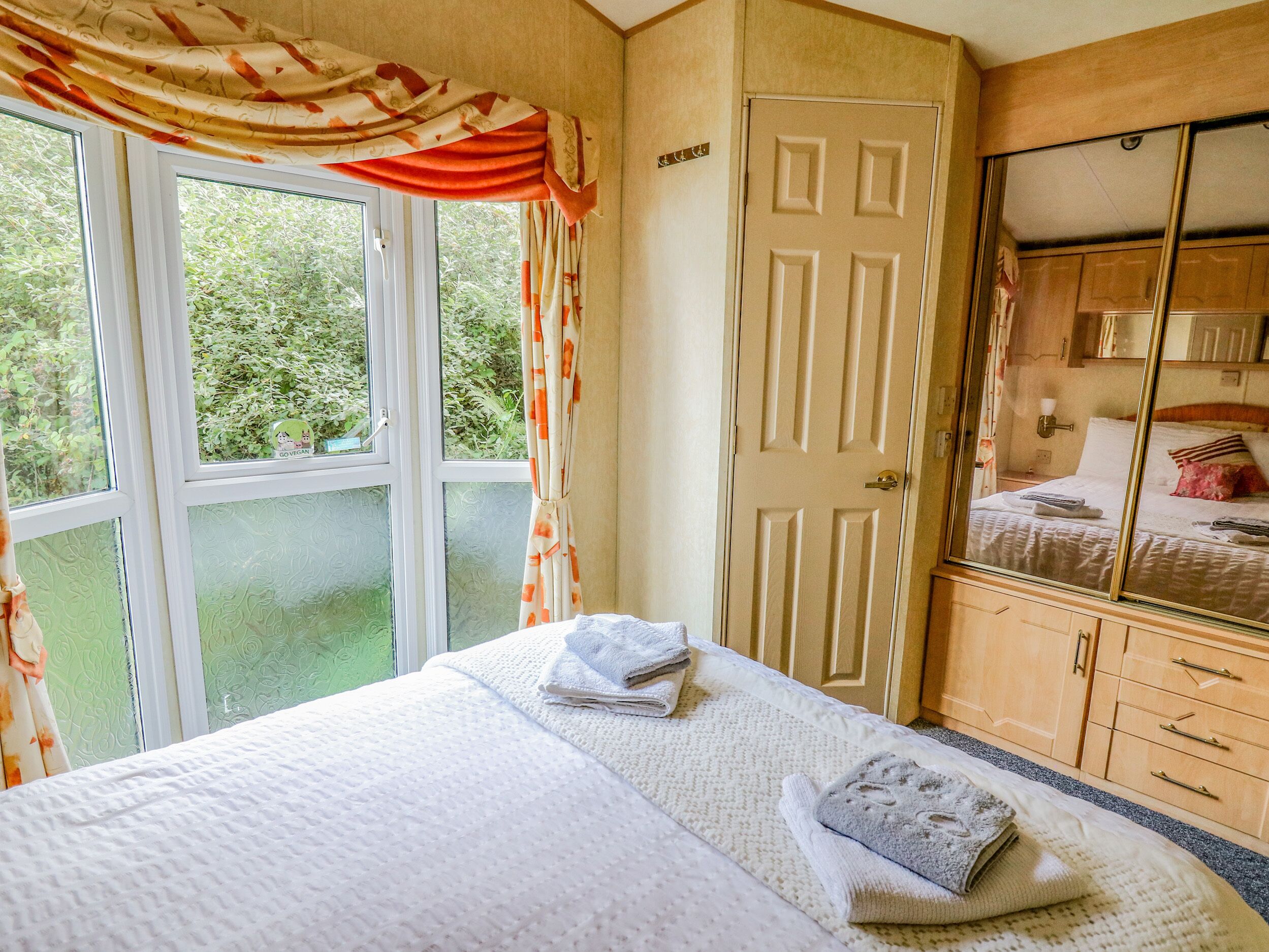 2 bedrooms, individually decorated, individually furnished, free WiFi