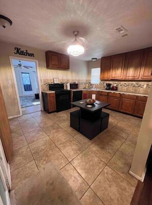 Private kitchen - Hidden Gem! (San Antonio)