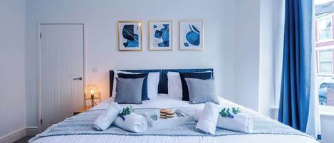 4 slaapkamers, een strijkplank/strijkijzer, reisbedje, wifi