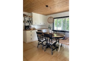 Dining - MooseHaven Lake house. Hot tub + Stunning views (Ashmont)