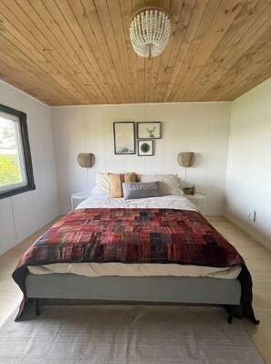 3 bedrooms, desk, iron/ironing board, free WiFi - MooseHaven Lake house. Hot tub + Stunning views (Ashmont)
