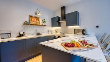 Apartment, 2 Bedrooms | Private kitchen | Fridge, microwave, coffee/tea maker, toaster
