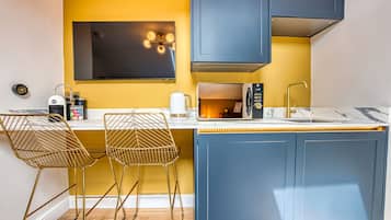 Apartemen Standar, 1 Tempat Tidur King | Dapur pribadi | Lemari es, microwave, mesin pembuat kopi/teh, dan pemanggang roti