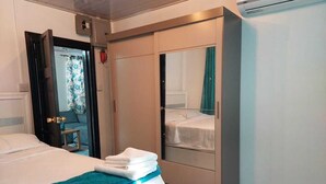 A hotel room with a bed, a wardrobe, and a mirror. - Apartment Luxe Next to Malls Central Location (Georgetown)