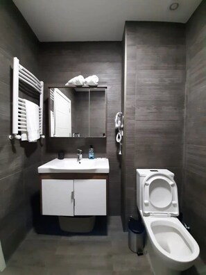 Comfort Apartment | Bathroom | Shower, rainfall showerhead, hair dryer, slippers - Luxury Rest-Time Flat (Tbilisi)