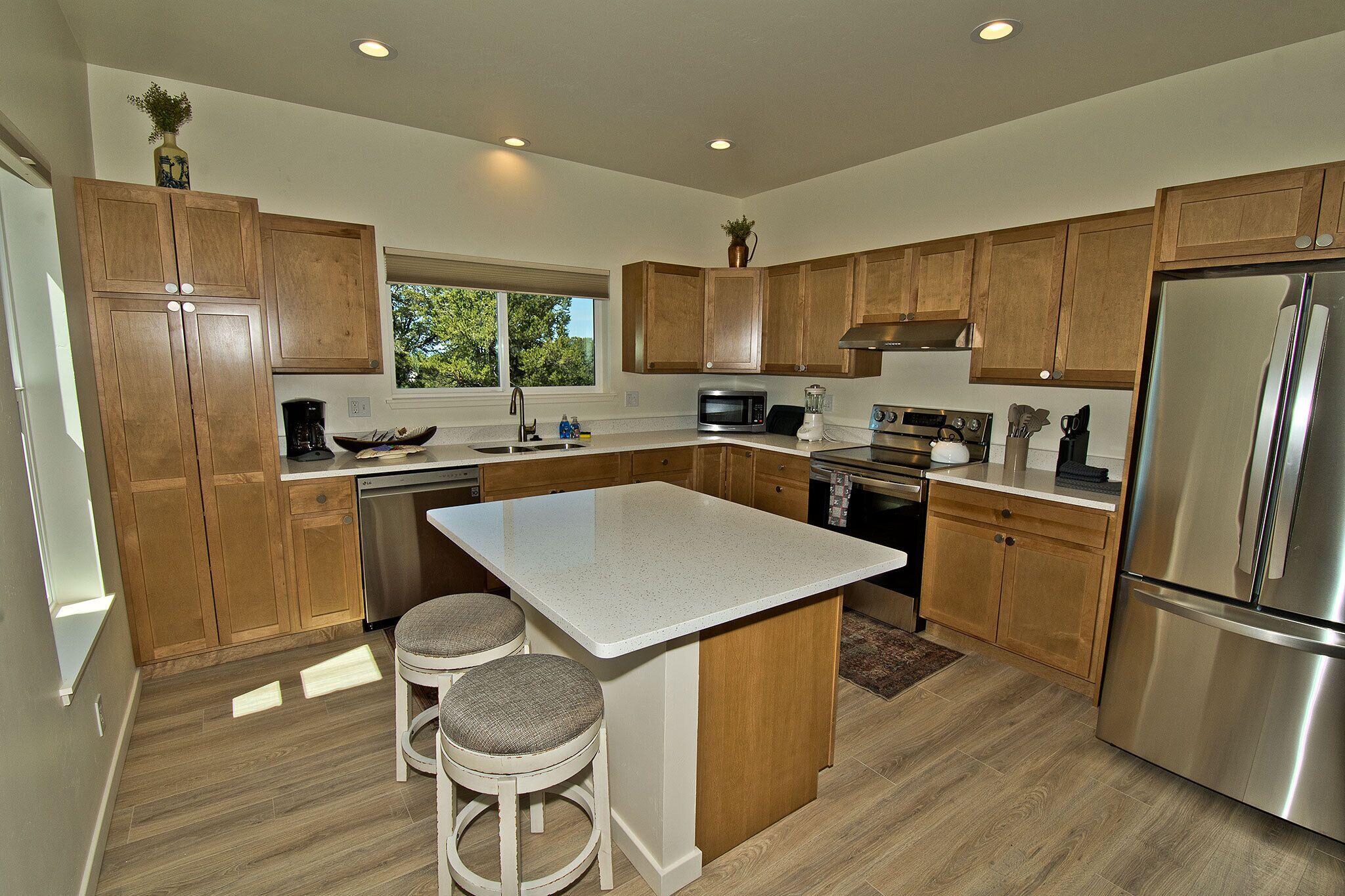 雪櫃、微波爐、焗爐、爐具