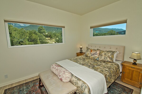 1 bedroom, desk, free WiFi, bed sheets