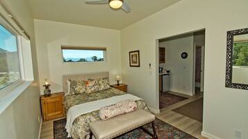 1 bedroom, desk, free WiFi, bed sheets