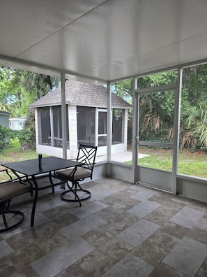 Outdoor dining - Daytona Beach Home 9999 (Daytona Beach)