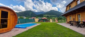 Cozy apartment with a balcony and mountain view in Chalet