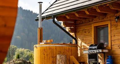 Cozy apartment with a balcony and mountain view in Chalet