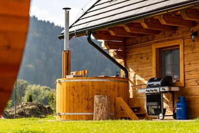 Cozy apartment with a balcony and mountain view in Chalet