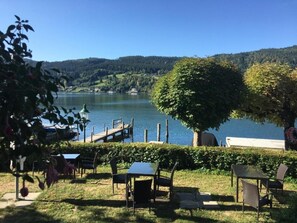 Outdoor dining - Apartment with 1 bedroom, large balcony and fantastic lake view  (Millstatt)