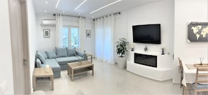 Smart TV y chimenea