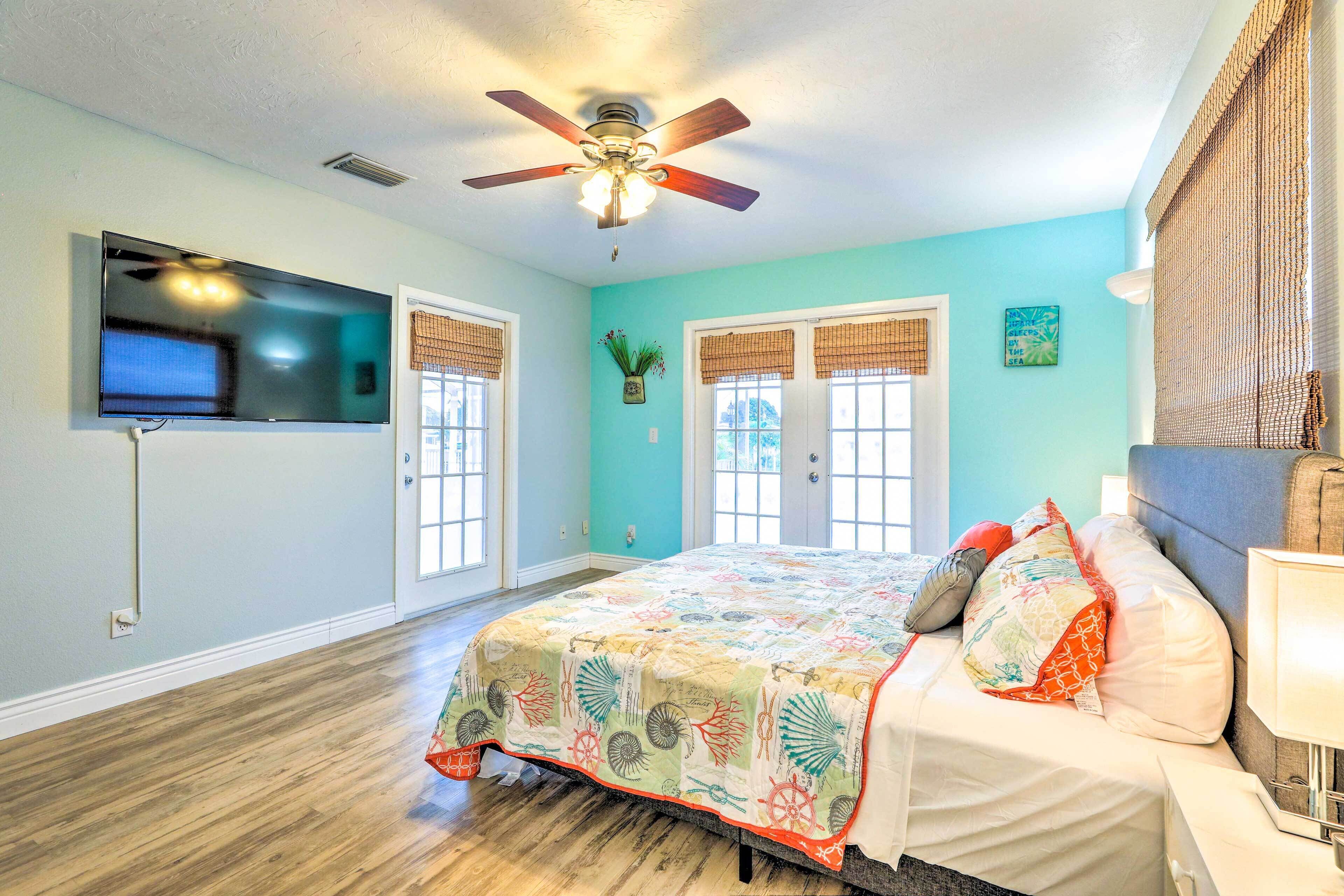 3 bedrooms, desk, iron/ironing board, travel cot