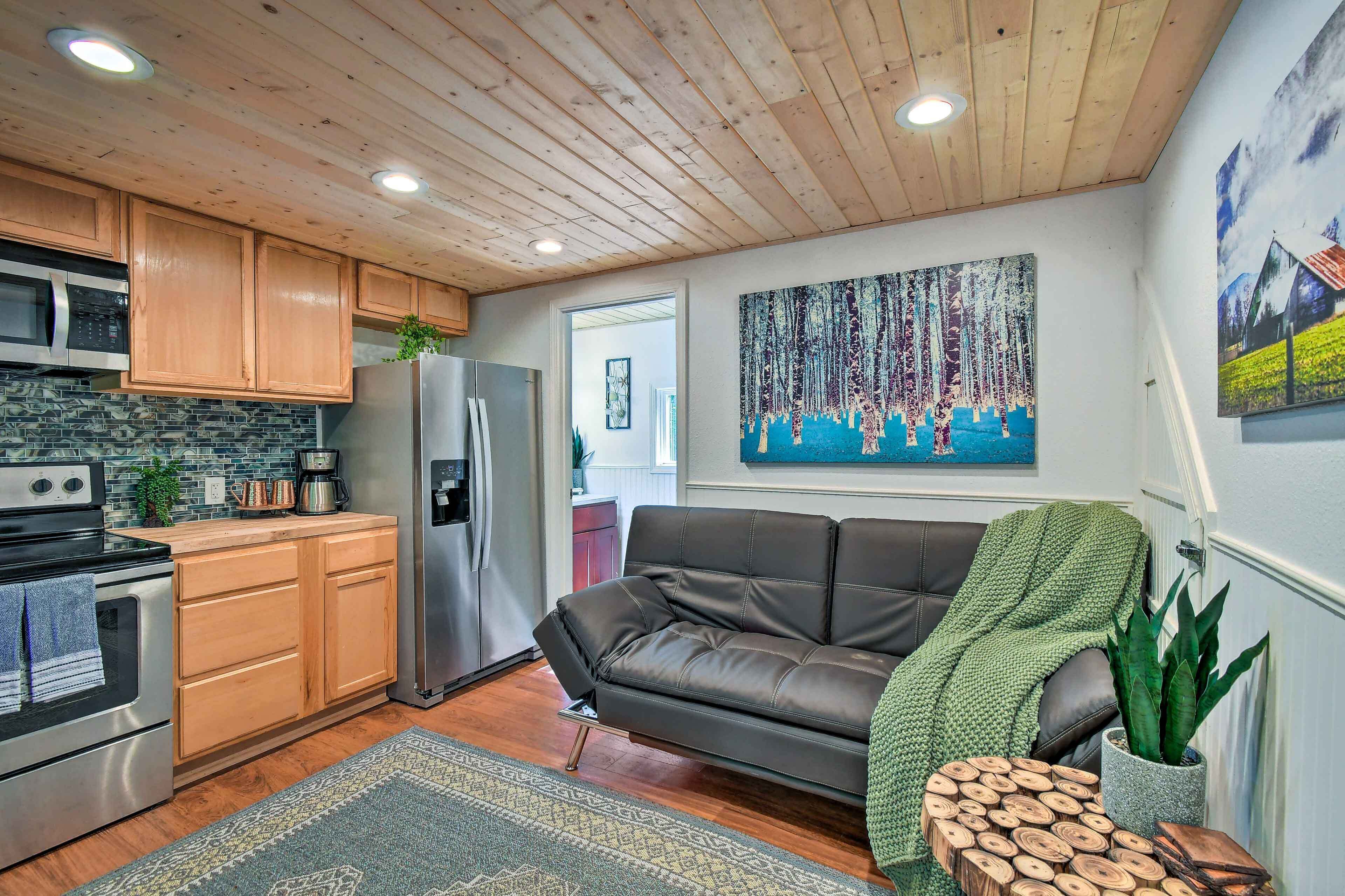 Yelm House Overlooking the Nisqually River!
