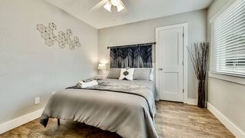 1 bedroom, desk, iron/ironing board, free WiFi