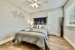 1 habitación, escritorio, tabla de planchar con plancha y wifi gratis 