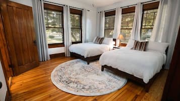 2 Schlafzimmer, Schreibtisch, Bügeleisen/Bügelbrett, kostenloses WLAN