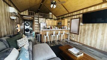Smart-tv, boeken en een stereo