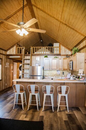 Lake Guntersville Cabin |Pet Friendly | Fenced Yard | Fire Pit - Coco Chateau