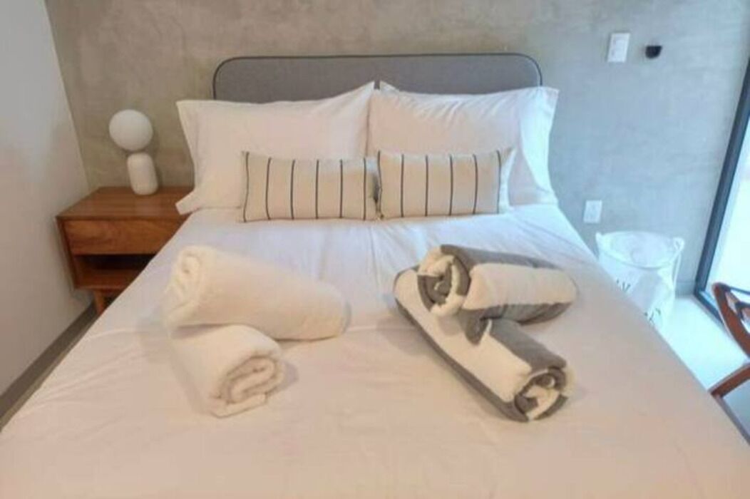 3 slaapkamers, een strijkplank/strijkijzer, gratis wifi, beddengoed