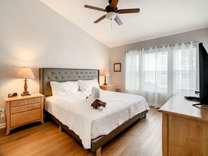 3 bedrooms, iron/ironing board, WiFi, bed sheets - Family-Friendly 3BR Home w/Splash Pool & Resort Perks Close to Disney (Kissimmee)