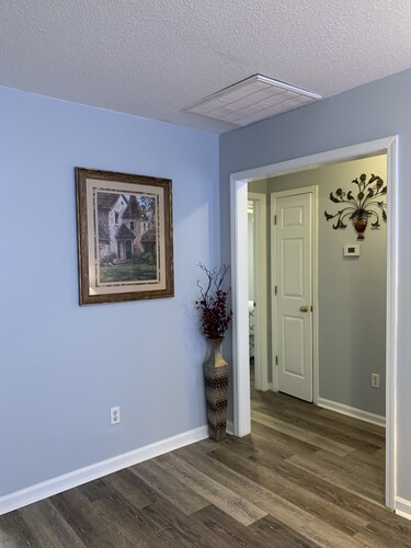 Peaceful 2 Bedroom 2 Full Bath Condo with convenient Location