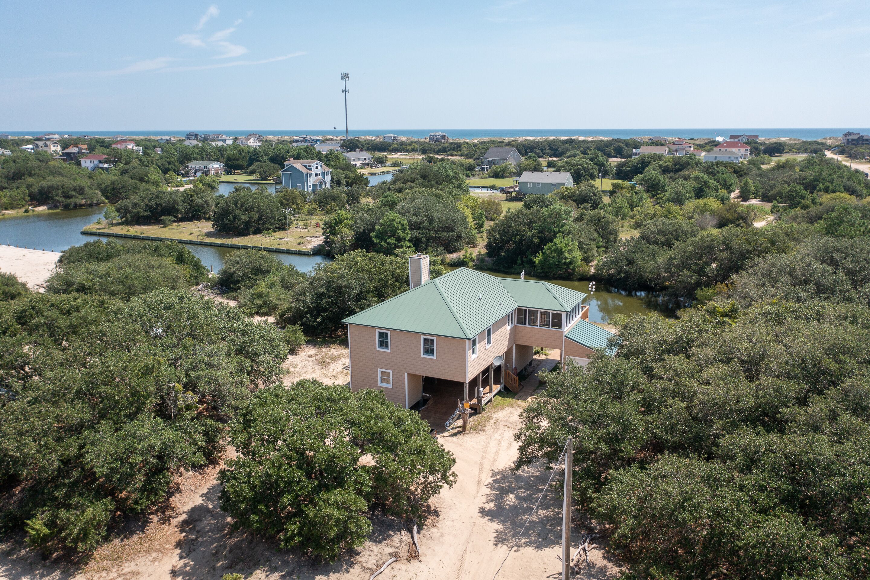 4X4 WATERFRONT BEACH HOUSE WITH BOAT DOCK