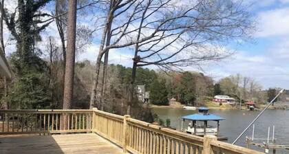 Hillside Haven on Lake Wateree- Entire House
