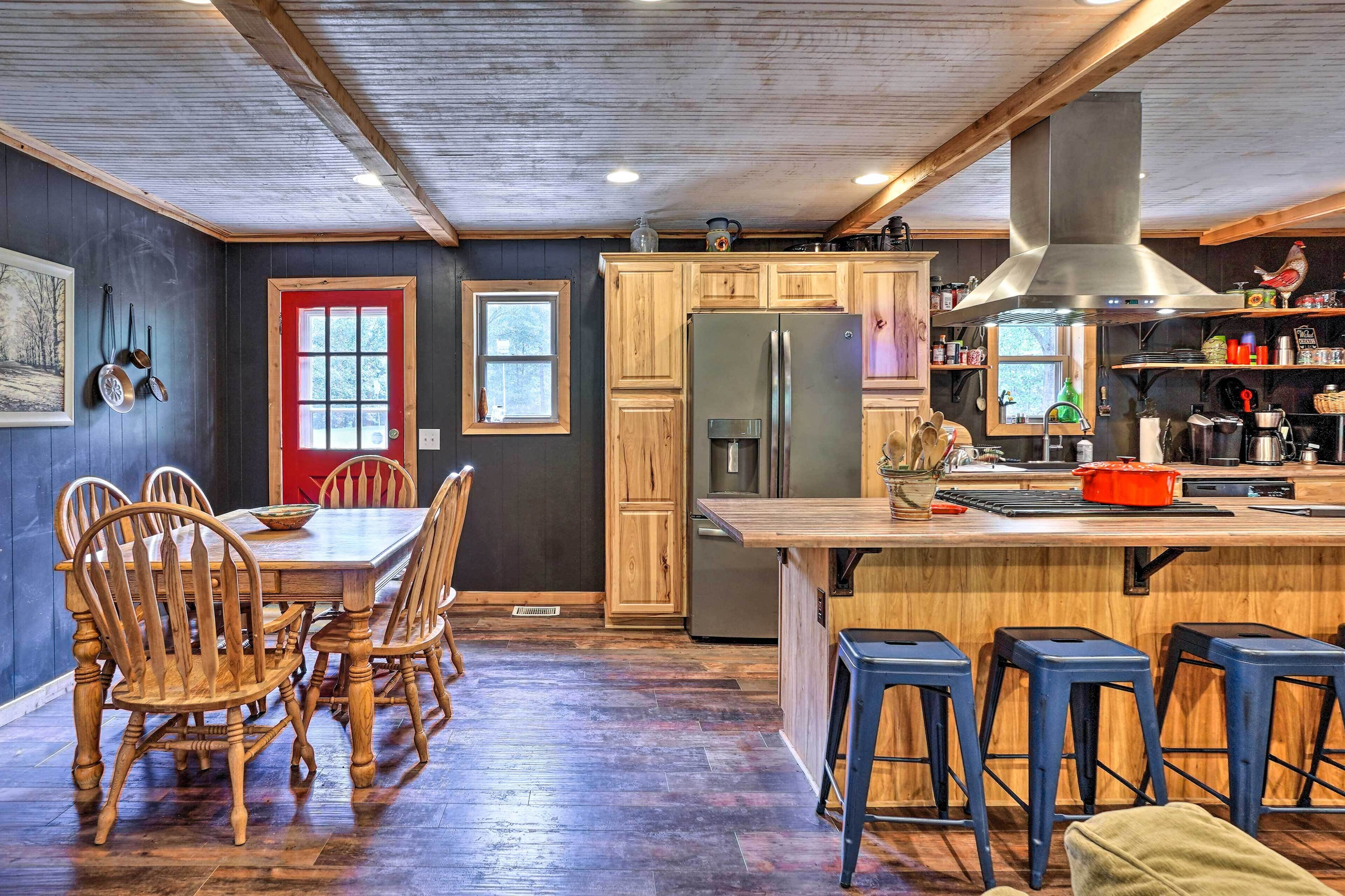 Fridge, microwave, stovetop, dishwasher