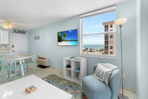 TV, offices - Gorgeous Suite - Close to Beach & Pool 3704 (Bonita Springs)