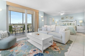 TV, offices - Gorgeous Suite - Close to Beach & Pool 3704 (Bonita Springs)