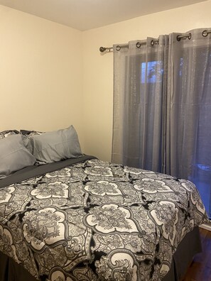 3 bedrooms, desk, iron/ironing board, travel cot