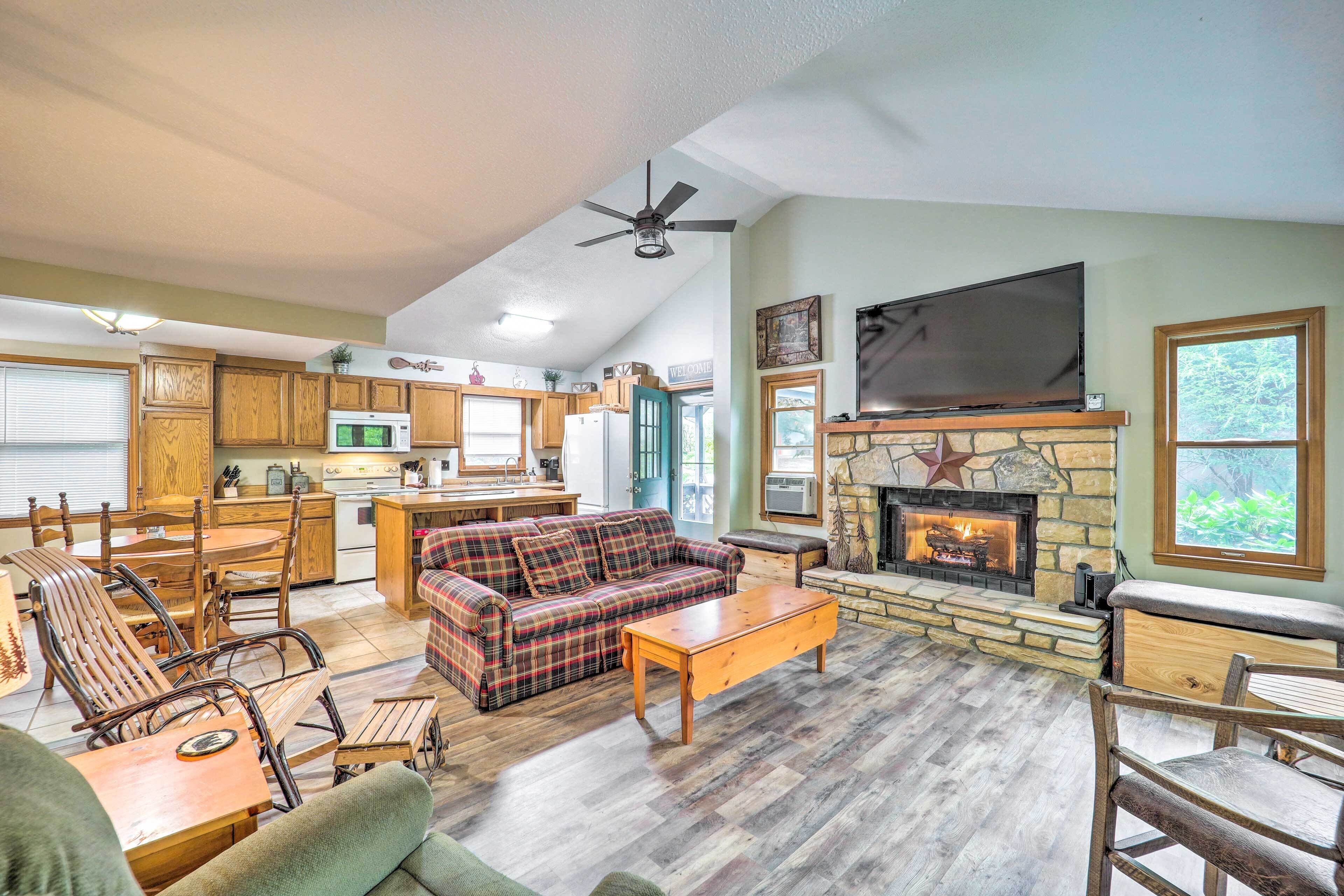 Peaceful Newland Family Cottage w/ 2 Decks!